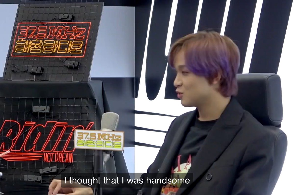 เห็นรูปนี้ทีไรก็นึกตลกขึ้นมาทุกที แจมินเปิดรูปพรีเดของแฮชานโชว์ ละเจโน่ถามว่าประมาณว่า นี่คิดยังไงที่ถ่ายรูปนี้ออกมาเนี่ย แฮชานตอบ “ตอนนั้นก็คิดว่าหล่อดีอะ” 55555555555555555555555555555555555555555555555555555555555