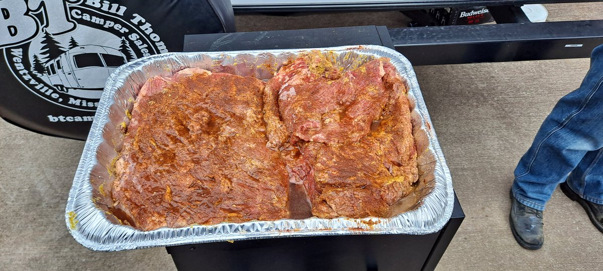 gehnerjd's tweet photo. No better way to spend a birthday then camping, smoking meat, and great @AnheuserBusch products. #nextcupisnascar #Racing4Stl #redneckRV #WWTR_redneck_crew #CupTimeSTL https://t.co/okHVuxdoFE
