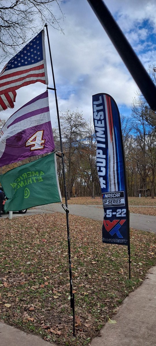 gehnerjd's tweet photo. No better way to spend a birthday then camping, smoking meat, and great @AnheuserBusch products. #nextcupisnascar #Racing4Stl #redneckRV #WWTR_redneck_crew #CupTimeSTL https://t.co/okHVuxdoFE