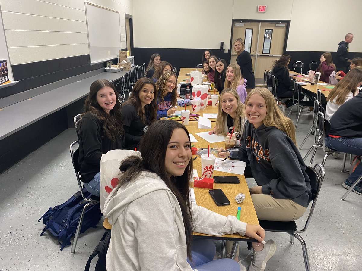 Lady Rabbit Soccer wants to thank @HawkeyeOnAir @963kscs @LFSoccer_North for collaborating to create 'Letters for the Troops'. It is a great program and a fitting celebration in honor of Veteran's Day.  #lead22 #forneyisd #VeteransDay2021 #ThankYouForYourService