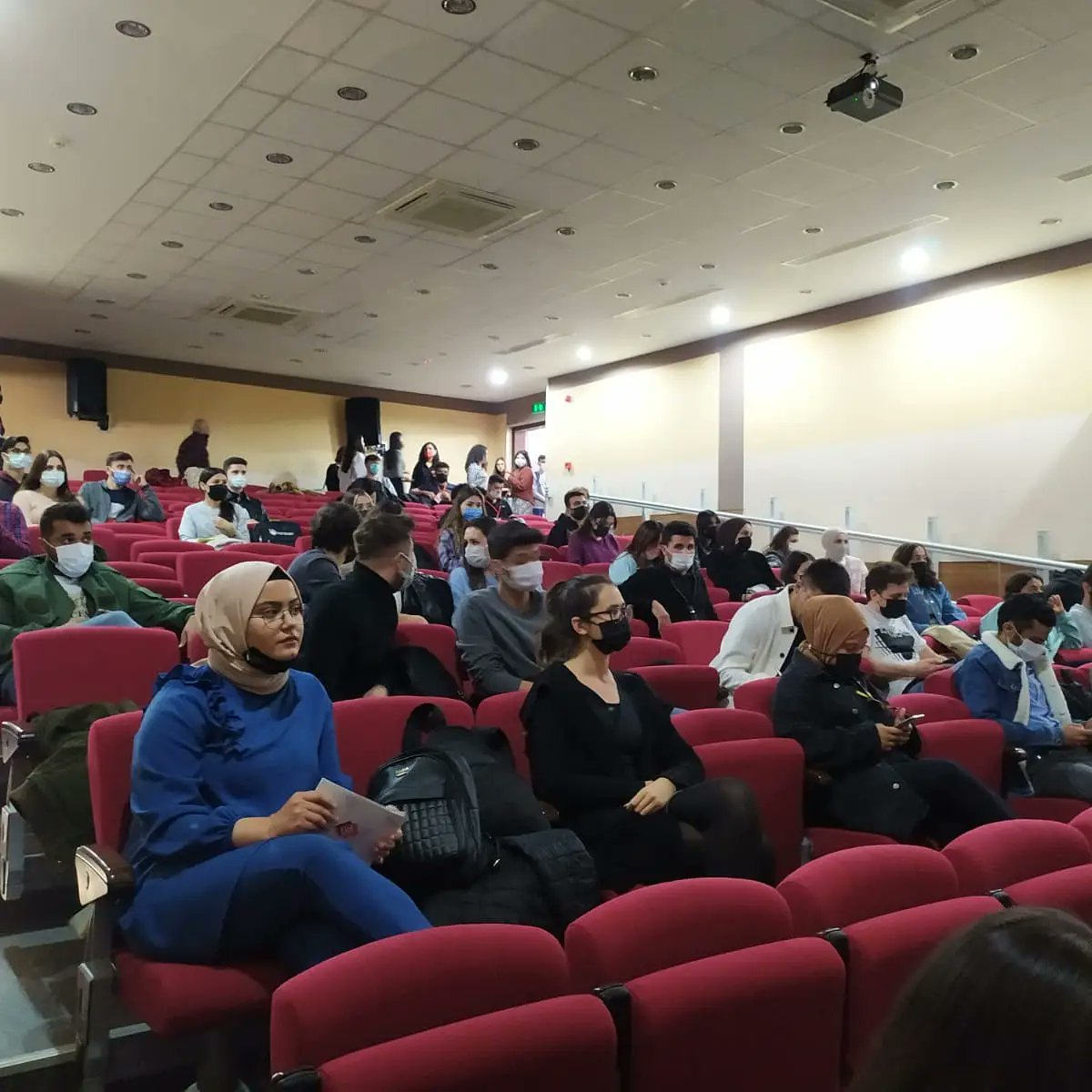endkal's tweet photo. Endüstri ve Kalite Topluluğu olarak gerçekleştirdiğimiz etkinliğimizde  "Endüstri Nedir" hakkında konuştuk. Değerli bilgilerini ve birikimlerini bizlere aktaran Begüm BAYSAL' a sonsuz teşekkürlerimizi sunuyoruz.😇 https://t.co/VxClmkByL7
