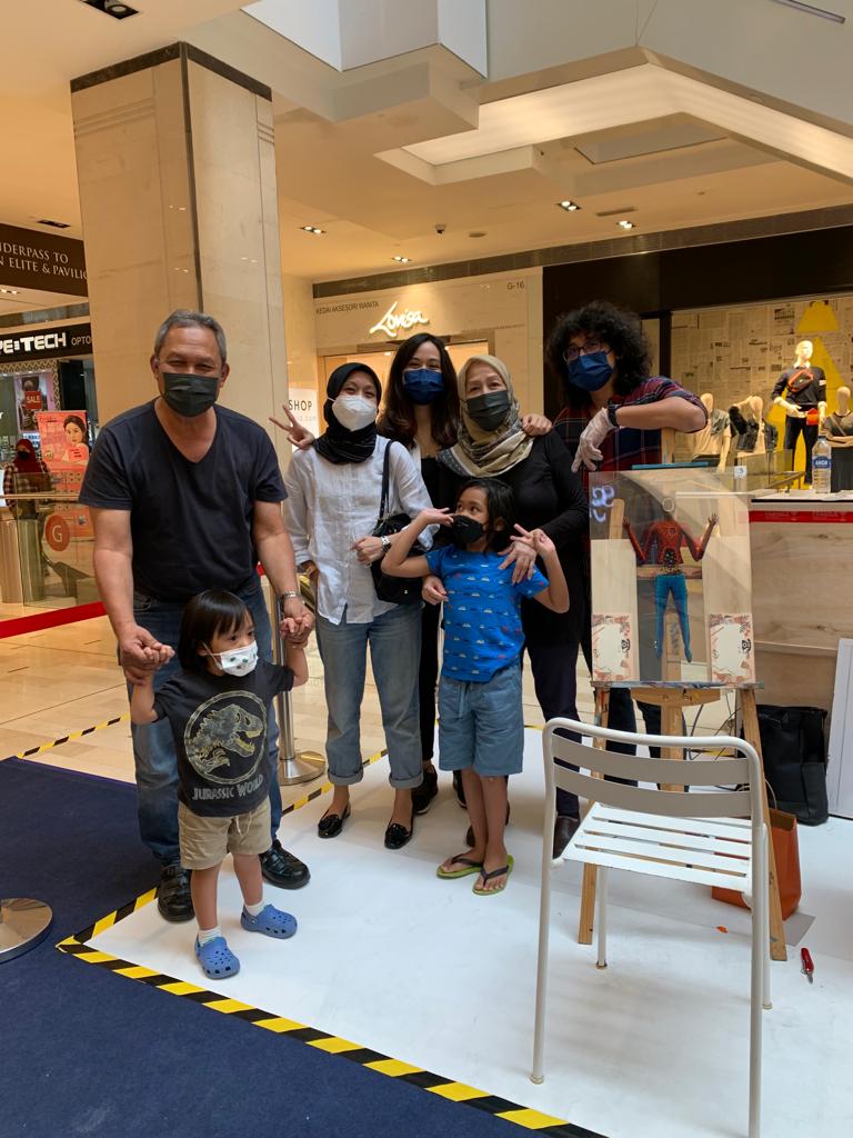 DandyNilda's tweet photo. LIVE 3D painting at Fahrenheit 88, last day tomorrow 😄 do come!
Mom came from Melaka, visits by Family and friends truly made my day 😍 https://t.co/QQikKjbvLy