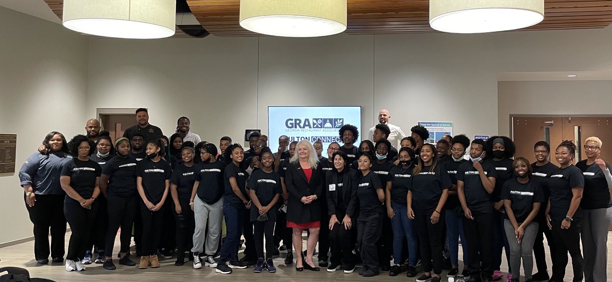 What’s cooking? Workforce training in culinary arts! Thanks to partnerships w <a href="/FsccAcademy/">FSCC Academy</a> <a href="/FultonEduFDN/">FultonEduFDN</a> <a href="/GRAToday/">Georgia Restaurant Association</a> Amazing chef @ShularInstitue Daryl Shular &amp; <a href="/CSEATL/">CommunitySE</a> Founder Deidra Cox and Dr Rhonda Anderson provide kitchen skills, professional etiquette and financial literacy