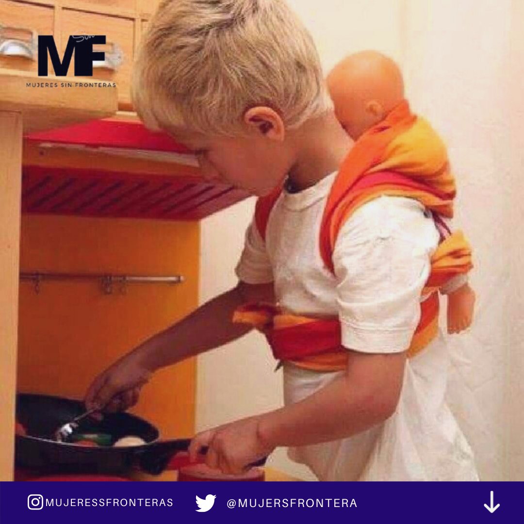 MujerSFrontera's tweet photo. Este niño no está jugando como niña, está aprendiendo lo básico de la vida para ser un adulto funcional con paternidade socioafetiva. 

Foto: Porter son enfant

#feministas #DerechosHumanos #DDHH #empoderamientofemenino #loshombrestambiénlloran #future https://t.co/0mRoo7BSpf