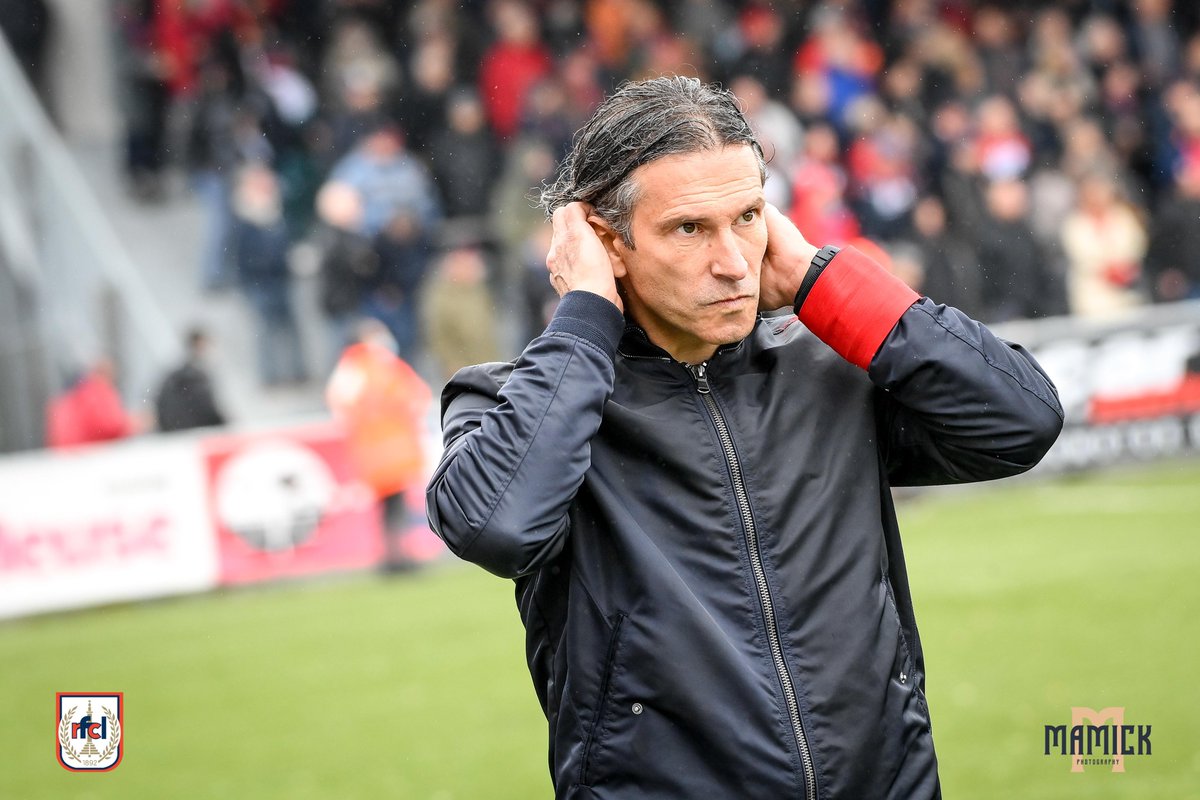 rfcliege's tweet photo. ❌ 𝗗𝗿𝗮𝘇𝗲𝗻 𝗕𝗿𝗻𝗰𝗶𝗰 𝗮𝗯𝘀𝗲𝗻𝘁 𝗰𝗼𝗻𝘁𝗿𝗲 𝗕𝗼𝗼𝗺 🔴🔵
Notre entraîneur ne coachera pas demain. Souffrant et absent des entrainements, Drazen a été testé positif au Covid. Le directeur sportif Gäetan #Englebert assistera Sébastien #Huyghe et Pierre #Drouguet. https://t.co/9BywMEdKmp