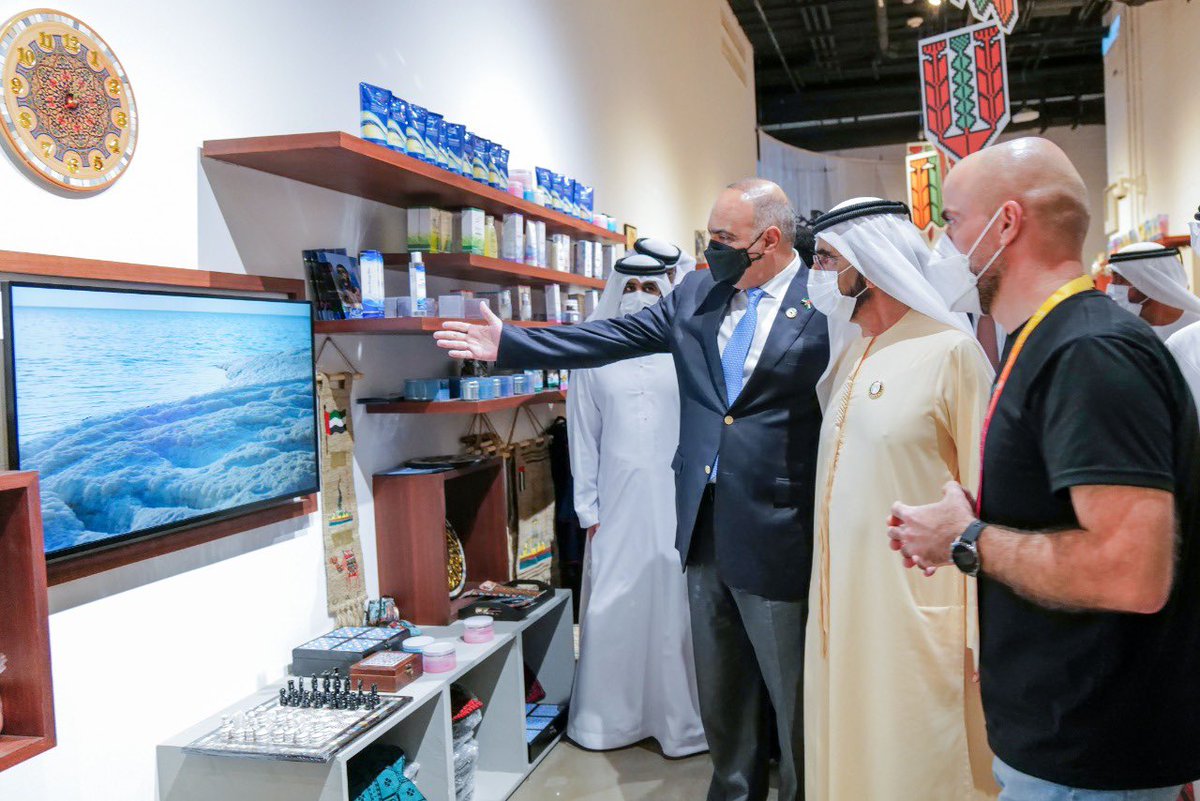 HHShkMohd's tweet photo. كما قمت اليوم بزيارة جناح الأردن الشقيق في إكسبو دبي رفقة أخي بشر الخصاونة رئيس الوزراء.. نرحب بالأردن ثقافة وتاريخاً وشعباً معنا في دولة الإمارات.. وستبقى العلاقة في تطور أخوي مستمر . https://t.co/jhZxyHh0fZ