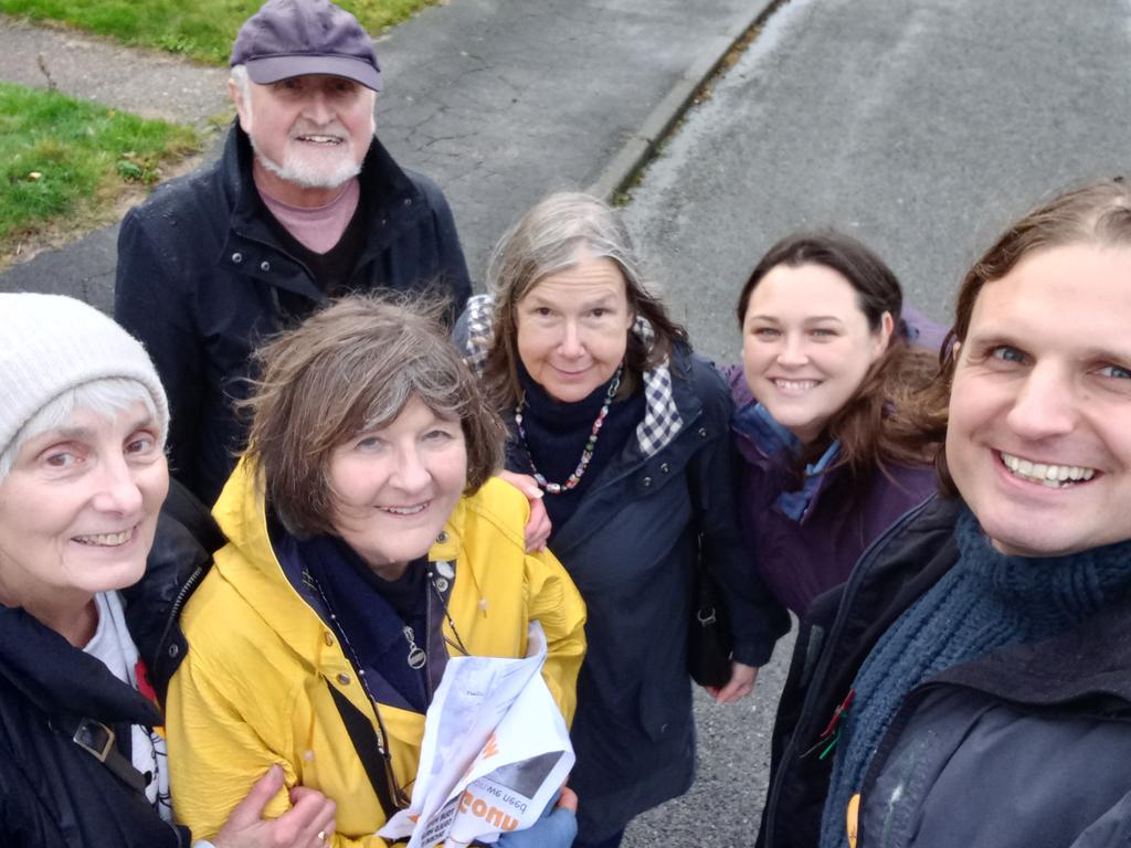 NthNfkLibDems's tweet photo. A bright and cheery bunch of Lib Dems out talking to voters in Stalham today! Thanks to everyone we spoke to: a rich and varied range of topics, and a decent, courteous atmosphere from almost everyone, whatever their political persuasion. #nosleazehere #gobarbara https://t.co/sFztIO8rnp