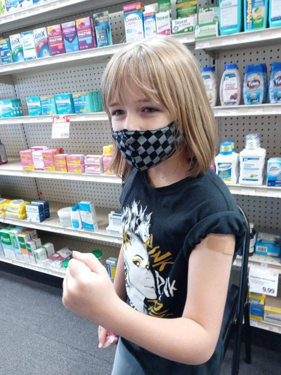 mia_candace's tweet photo. HB flexing her #FauciOuchie with her @Pink tee on. Nothing but joy! 🥰 https://t.co/eDY2y5CGQ4