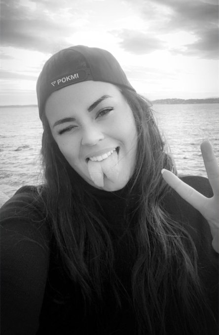 Bonne soir&eacute;e ❤️❤️❤️  @PokmiHQ https://t.co/aTznt3aevs<a class="tags" target="_blank" title="On Twitter" href="/?out=eyJ0eXAiOiJKV1QiLCJhbGciOiJIUzUxMiJ9.eyJpYXQiOjE3MjA2MTQ4MjgsImlzcyI6InR3cG9ybnN0YXJzLmNvbSIsIm5iZiI6MTcyMDYxNDgyOCwiZXhwIjoxNzUyMTUwODI4LCJyZWRpcmVjdF91cmwiOiJodHRwczovL3R3aXR0ZXIuY29tL1Bva21pSFEifQ.hZ7zVlCfVUYv7DGojesjb-r_IQEz2DG-JdGFiEoFfoc42K4Eb59p_674FCJ3bRk5LSKCXJfqfFQ21ikWtKdLAQ">@PokmiHQ</a><a href="/tag/mvsales"class="tags"><span>#mvsales</span></a>