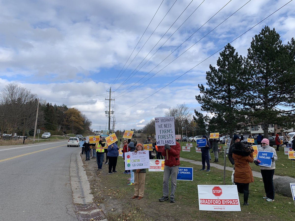 Lots of folks out at @C_Mulroney ‘s office to say “no” to the 413 and Bradford bypass. #GreenbeltNotAsphalt #StopThe413 #StopTheBradfordBypass #onpoli
