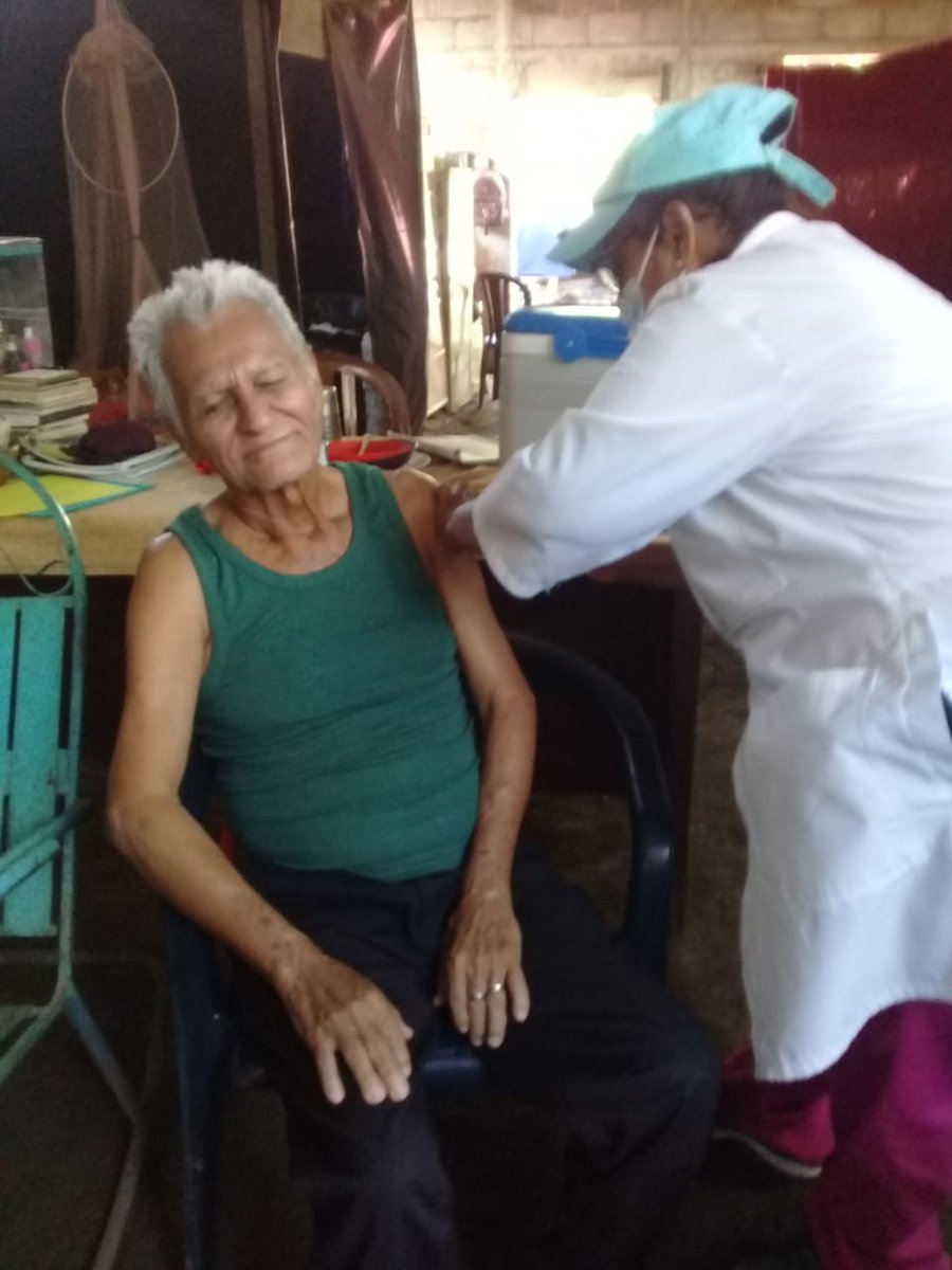 Ticuantepe2's tweet photo. Imágenes de la Vacunación Voluntaria y Gratuita Casa a Casa que se desarrolla en el municipio de #Ticuantepe #UnidosEnVictorias 🔴⚫✌🏻 https://t.co/wSqbfWXDna