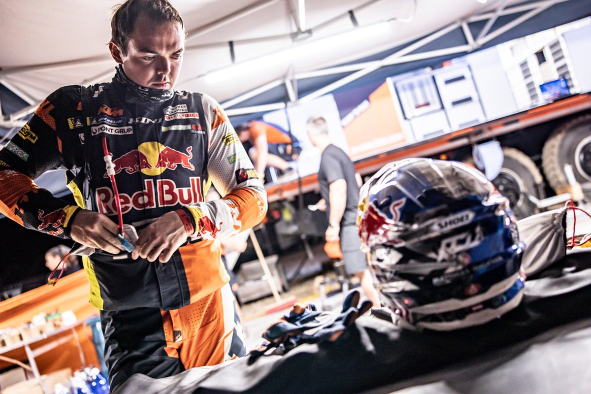 KTM_UK's tweet image. #KTMBlog - On his way to this year's FIM Cross-Country Rallies World Champion title, Matthias Walkner raced through a number of countries, through diverse terrain from dense forest to wide-open desert dunes. Click fal.cn/3jOko for more.

#KTM #ReadyToRace #Rally