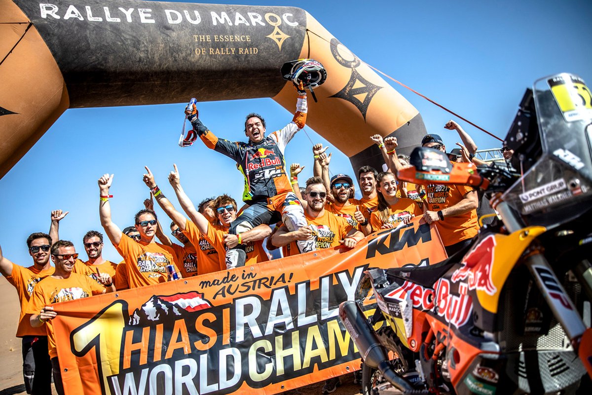 KTM_UK's tweet image. #KTMBlog - On his way to this year's FIM Cross-Country Rallies World Champion title, Matthias Walkner raced through a number of countries, through diverse terrain from dense forest to wide-open desert dunes. Click fal.cn/3jOko for more.

#KTM #ReadyToRace #Rally