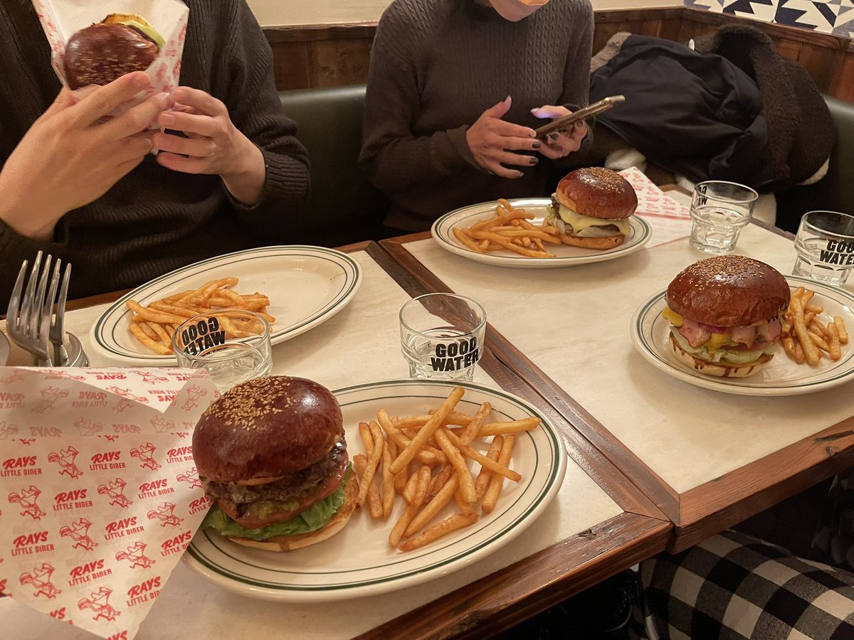 Kaito9949's tweet photo. 久々に会って飲みに始まり泊まらせてもらい昼も夜もご飯一緒に食べてちょー楽しかったありがとうまた遊びましょう！ https://t.co/LTSmjhznMf