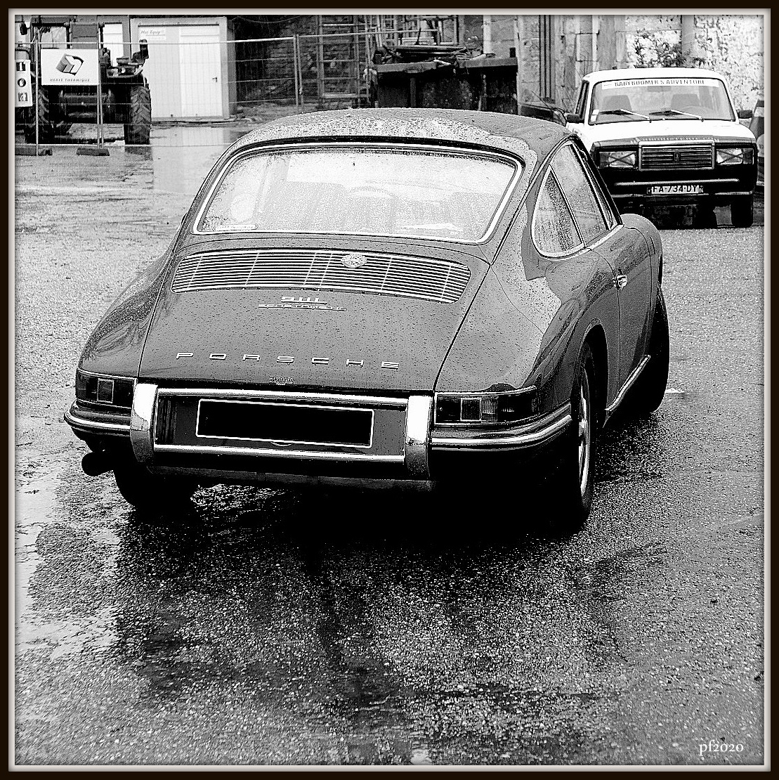 PF33160's tweet photo. Pour les fans #Porsche #911L #sportomatic #Sonauto 
Après une averse typiquement bordelaise...
After one of these downpours the city is so used to... https://t.co/s05qh6gkO0
