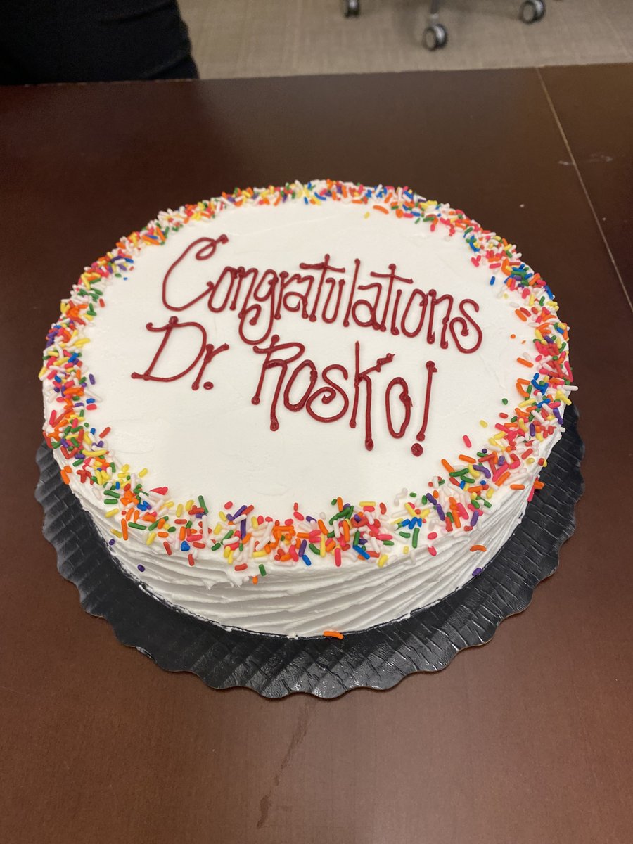 jeffreyhuang's tweet photo. I'm happy to announce that @lauren_rosko from my lab has successfully defended her thesis on creatine and oligodendrocyte energetics. Lauren will be starting a postdoc in Vittorio Gallo's lab next week! Congratulations Dr. Rosko on your excellent achievement, we will miss you!!🙂 https://t.co/5sGhDnsSZB