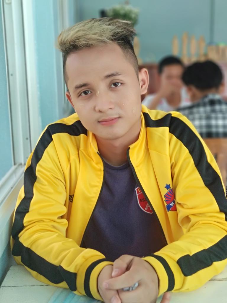 HtooSawwin's tweet photo. ရည်းစားလိုချင်တယ်🤴🤴 https://t.co/aUW9zgQJzS