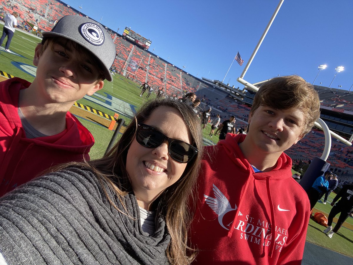 EvaFaircloth's tweet photo. Spending the day on the loveliest village on The Plains! #WarEagle https://t.co/uooEZafUri