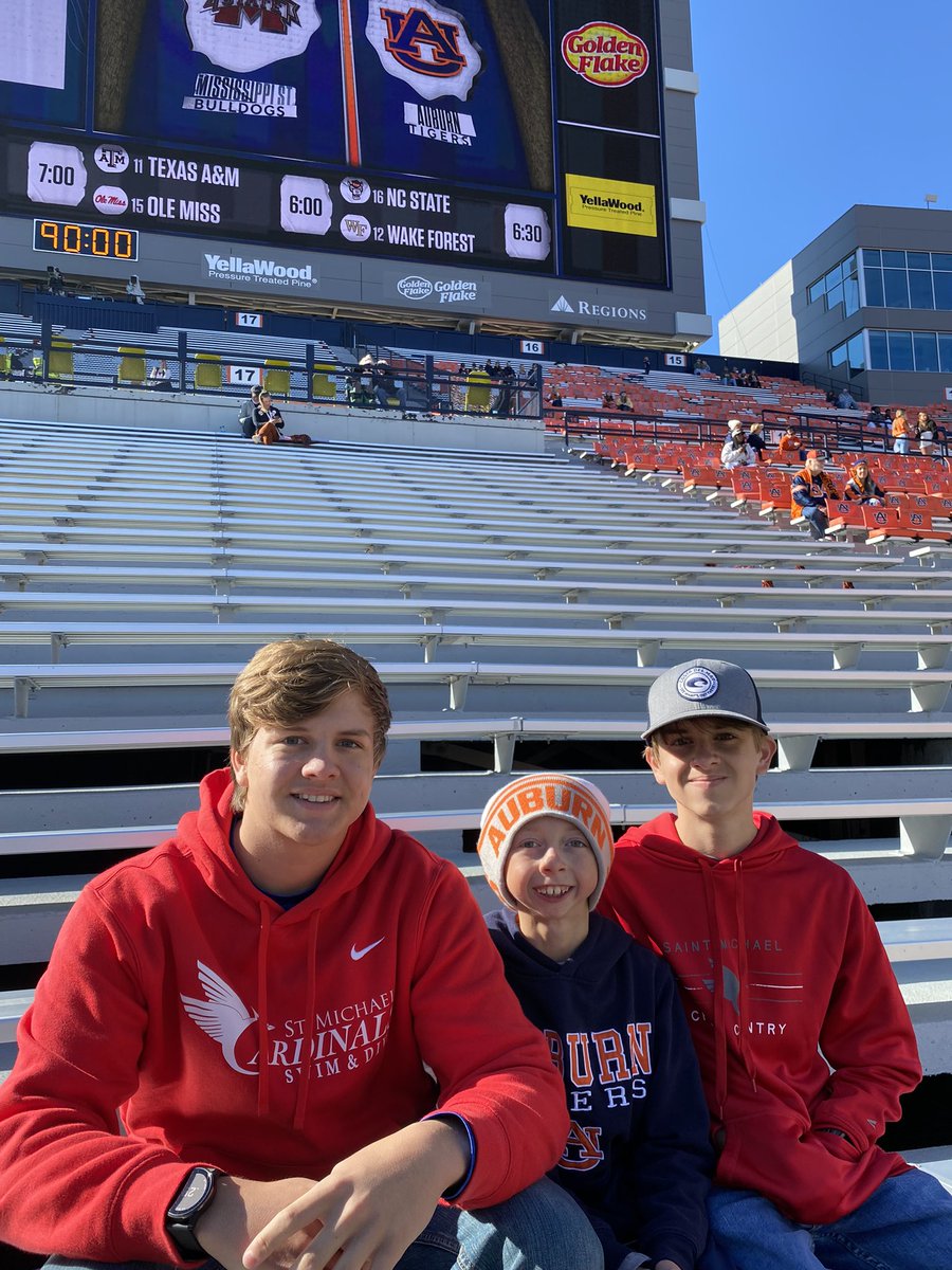 EvaFaircloth's tweet photo. Spending the day on the loveliest village on The Plains! #WarEagle https://t.co/uooEZafUri