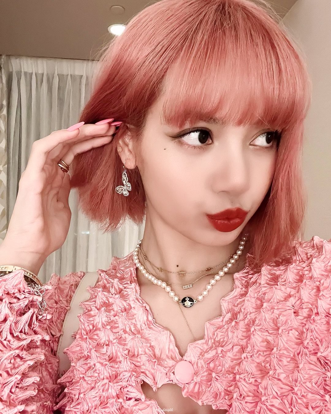 我叫哭声嘹亮on X: "pink hair #LISA https://t.co/fS6d0ZaRTD" / X