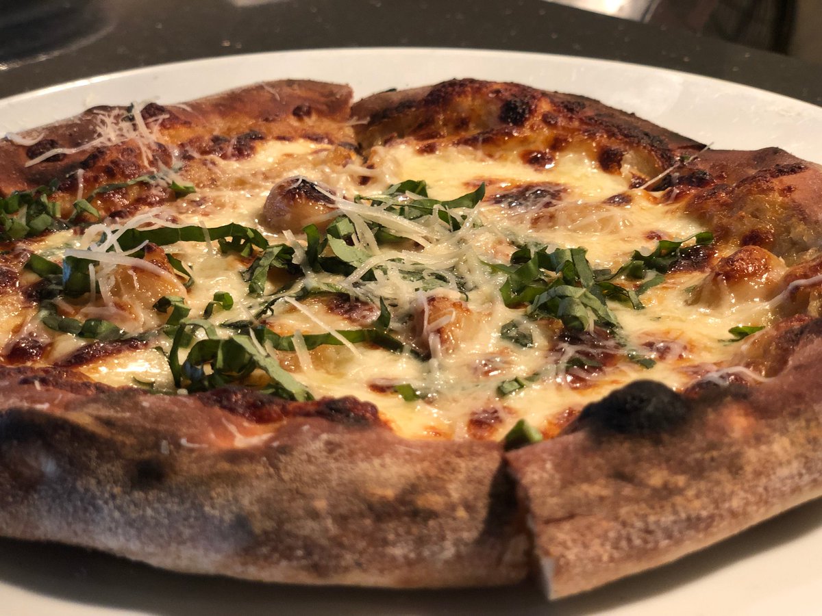 SparkysLanding's tweet photo. Try our Double Garlic Pizza!
Wood Fired, garlic puree, roasted garlic, mozzarella, and basil.
#bestpizza #woodfiredpizza #woodstoneovens #garliclover #bestofmarathon #pizzagods #doublegarlic #feedthesoul #bestofthebest https://t.co/nfQ23g1VS3 https://t.co/48cAuR6jU1