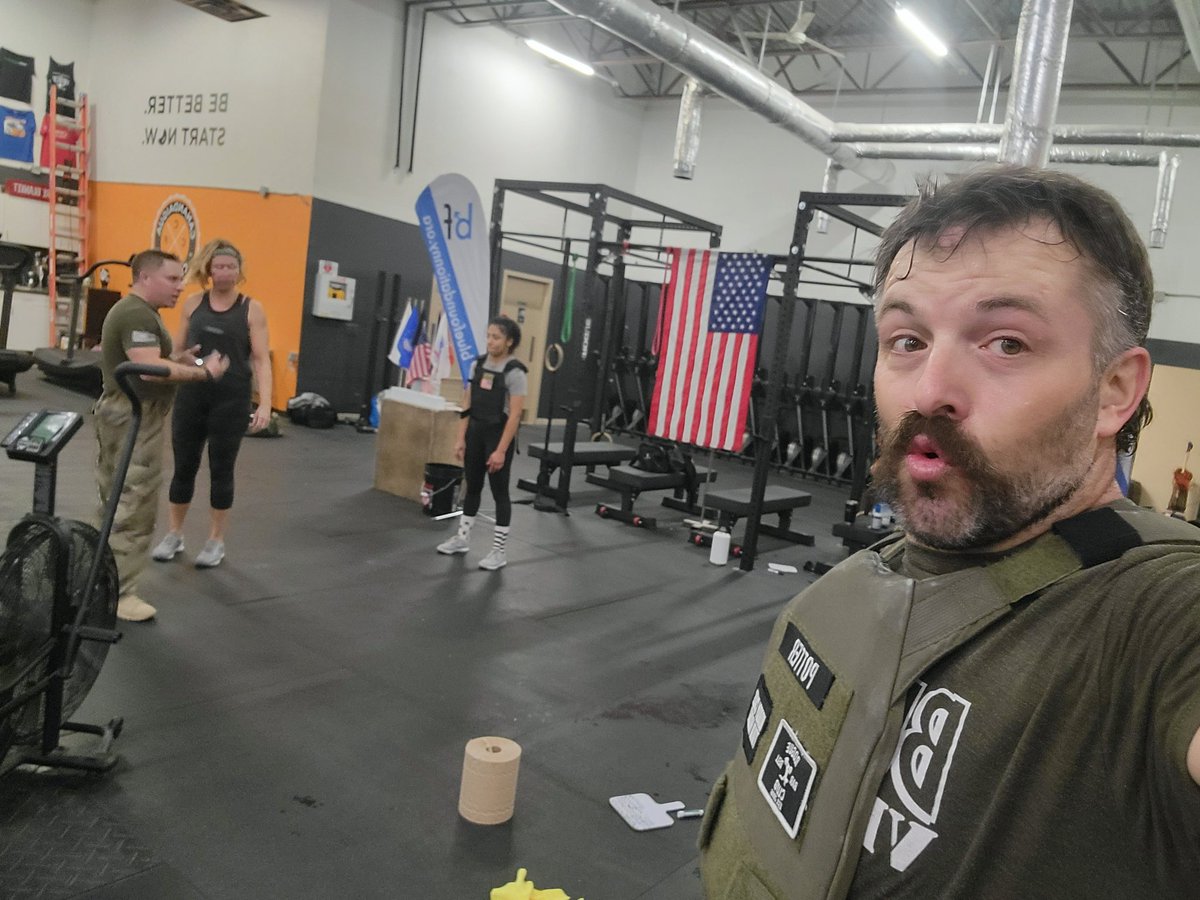 Eric_Morehouse's tweet photo. OK! The last 30ish minutes of Blue Foundation NY'S #BurpeesForVeterans event.
Still time to donate, we're vested up for this last bit.
500+ burpees deep for me.
https://t.co/j0CrAhlkGg https://t.co/Rb01KmPBlH
