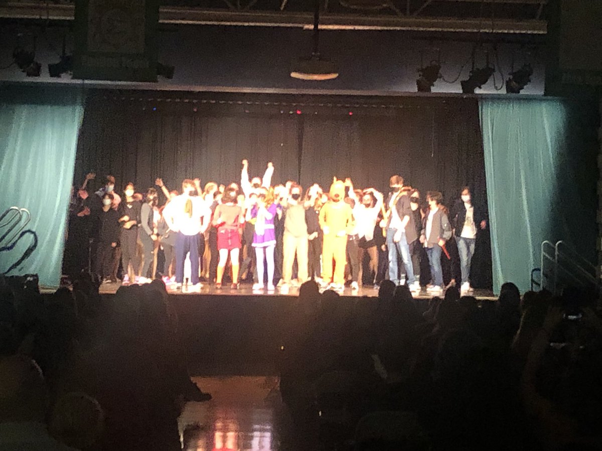 Outstanding 🎬👏🏻The courage, the pride, the dedication &amp; hard work…An awesome variety of talented students on stage &amp; behind the scenes creating joy &amp; fun! <a href="/FergusDrama/">Nora Fergus</a> &amp; <a href="/kimmal82/">Kim Malinowski</a> &amp; crew-we are so grateful to you! What a great show!💚#ruhrohvarietyshow #d25itspersonal <a href="/ahsd25/">ArlingtonHeightsSD25</a>