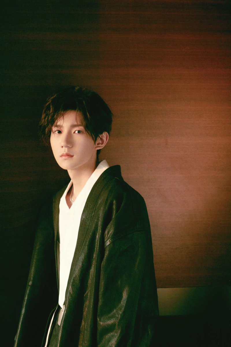 roywangvnfc's tweet photo. 💚Roy Wang Studio Update (13/11) : 

明眸生辉，优雅风仪。今晚 #时尚芭莎慈善晚宴 ， TFBOYS-王源  以歌声落流星，抚散冬寒，留住美好。 ​​​

Cre: 王源RoyWang工作室 更新 https://t.co/BzP0ZTRJ8q