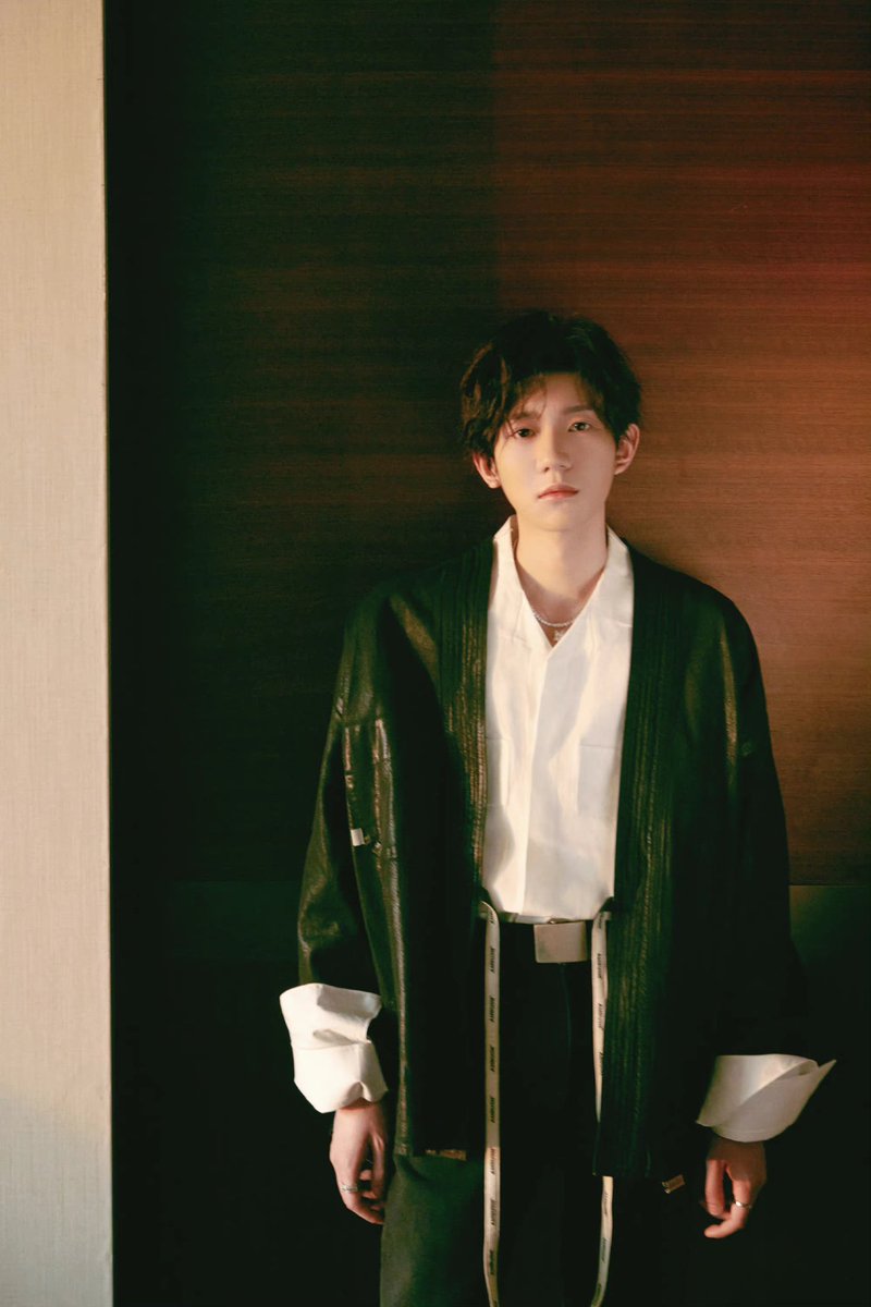 roywangvnfc's tweet photo. 💚Roy Wang Studio Update (13/11) : 

明眸生辉，优雅风仪。今晚 #时尚芭莎慈善晚宴 ， TFBOYS-王源  以歌声落流星，抚散冬寒，留住美好。 ​​​

Cre: 王源RoyWang工作室 更新 https://t.co/BzP0ZTRJ8q