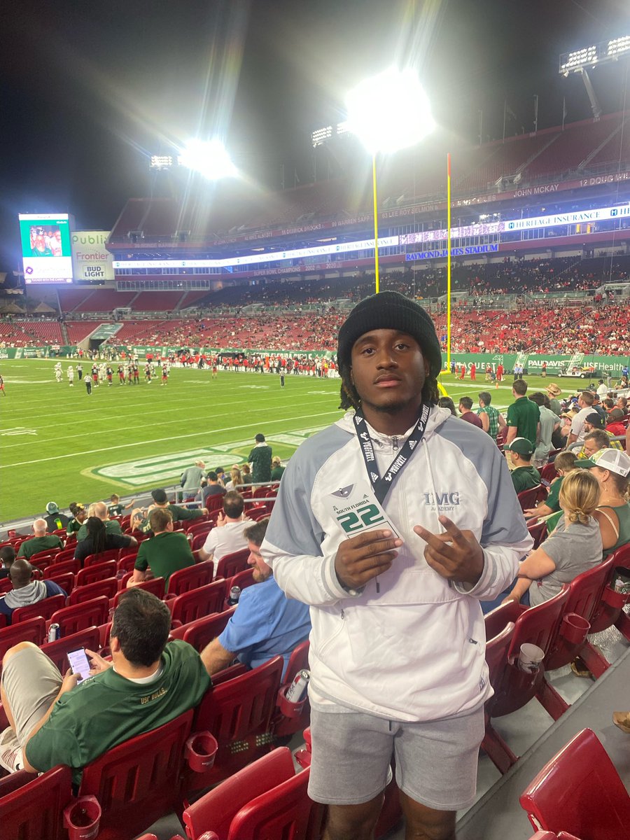 RaymondJwells's tweet photo. Had a great time visiting @USFFootball  yesterday. Thank you for the opportunity 🤘🏾💚🖤 @xdye21 @r_mize @ghegamin @CoachIkard_IMGA https://t.co/nIxbMbmqSd