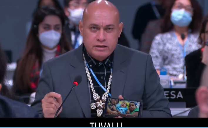 mattiasgoldmann's tweet photo. I am a grandfather of three, and keep thinking what I will tell them - and our response to climate change should never be about winning the next elections. We must now deliver on 1.5 degrees!
#Tuvalu #COP26
@TuvaluGov @PMofTuvalu @Tuvalu_UN @TuvaluMedia @TuvaluPM https://t.co/sCEmb8KYqi
