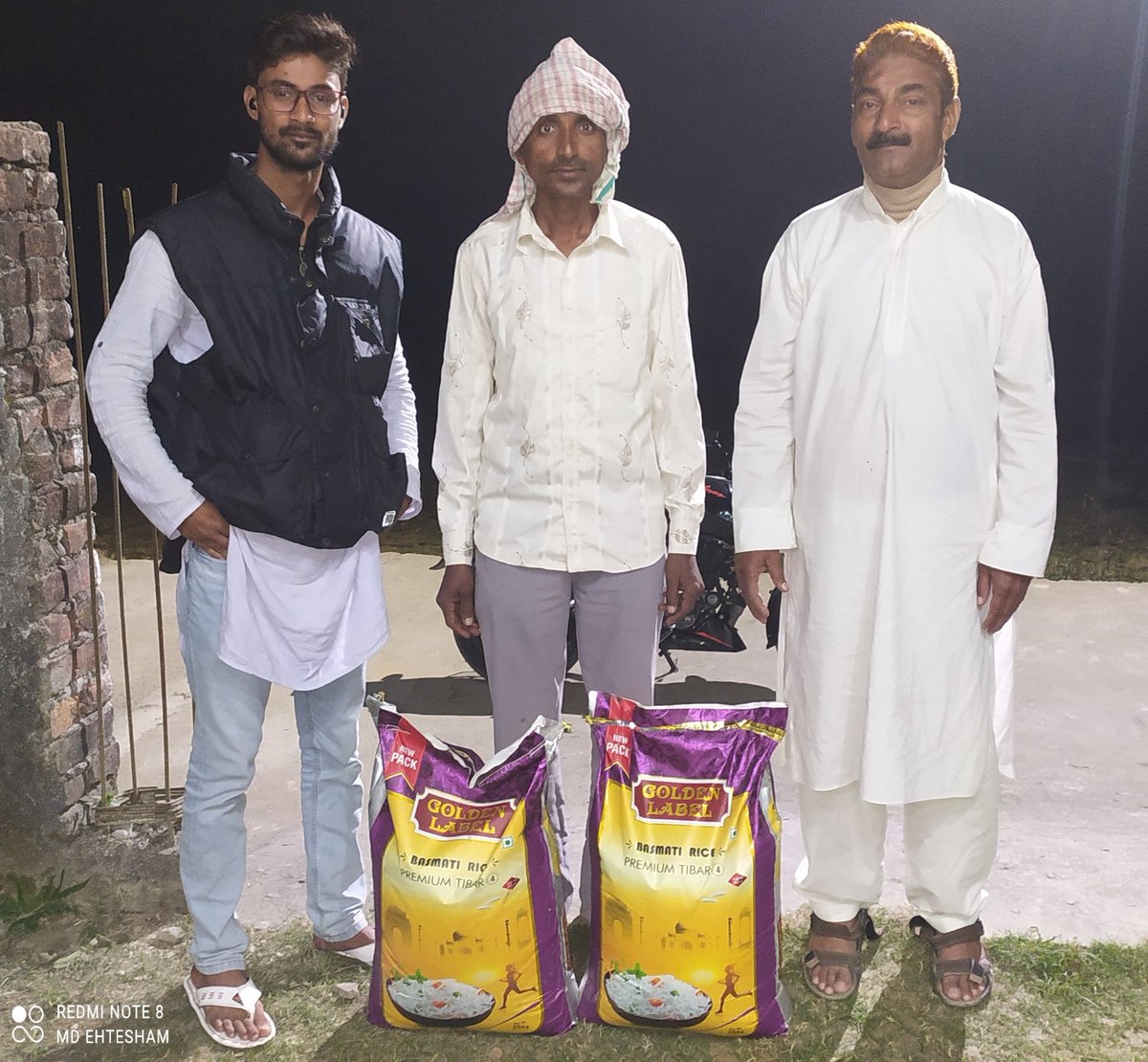 Ansarfoundation's tweet photo. आज चनपटिया में एक जरूरतमंद लड़की की शादी में Ansar Foundation &amp; Charitable Trust  की तरफ से 50 किलो बासमती चावल की मदद की गयी।
#ansarfoundation
#NGOs #chanpatia #WestChamparan 
#Bihar #HelpNeedyPeople https://t.co/Xg1BDxnusR
