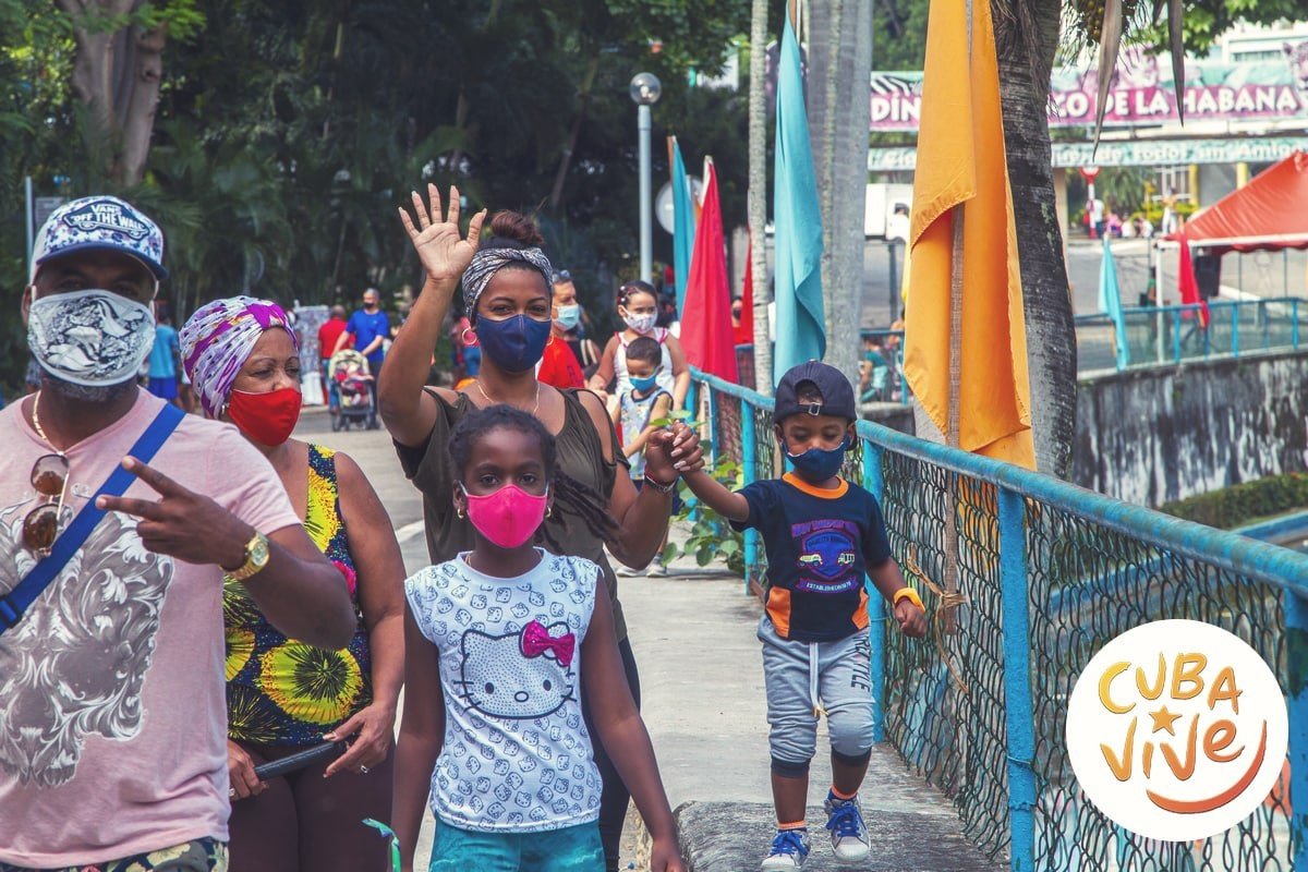 cubadebatecu's tweet photo. El lunes 15 nuestros niños irán felices a sus escuelas con sus camisas blancas de uniforme; nuestros médicos y científicos llevarán sus blancas batas; nuestros enfermeros y enfermeras sus uniformes, y el suyo los panaderos; 👇 https://t.co/Lj1GS5aV5D