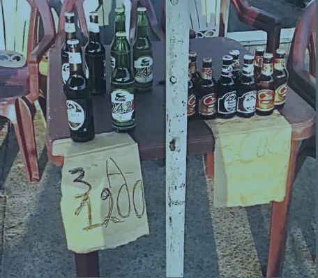 Eyebana's tweet photo. Comme les internautes passent leur temps à critiquer les promotions sur les bières, le ministre Alphonse Nsilou vient de les interdire.
Demain au Ngoulou Mako de #Diata, on paiera la Ngok au prix normal... Vous aimez trop critiquer les choses sur Facebook. 🚶🏿♂️🚶🏿♂️🚶🏿♂️ https://t.co/iWGGwvBVze