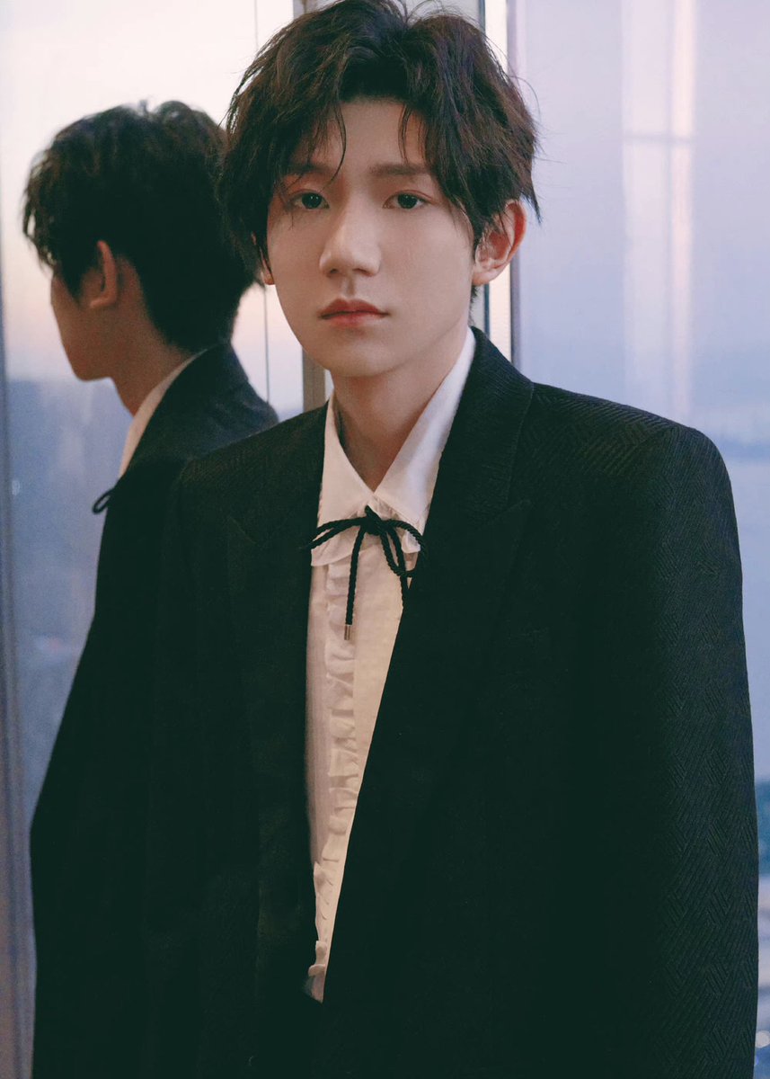 roywangvnfc's tweet photo. 💚Roy Wang Studio update (13/11) : Vương Nguyên tại Bữa tiệc Từ thiện của Thời thượng Bazar.  @roy_____wang 王源在时尚芭莎慈善晚宴 
晚霞斑斓，月影摇坠 ，举目雅致而自矜， 
暖心献唱《流星也为你落下来了》，共护童心，��向未来。
Cre: 王源RoyWang工作室 https://t.co/OiWTfPlh30
