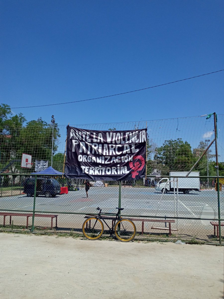 GolTriste's tweet photo. Ya estamos instalados en la Villa Olímpica festejando su aniversario N⁰59. En Avenida Grecia con Salvador, atrás del Unimarc. Estaremos hasta las 22.00hrs. #ProyectoCatarsis, #ElDeportistaMartir, #AunqueNosDigan, #91ElLibro. https://t.co/vPlRHWEEYj
