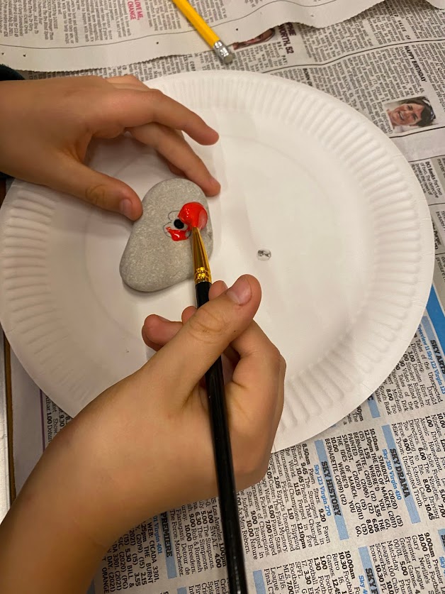 1stbeckenham's tweet photo. This Tuesday, the Cubs commemorated Remembrance Day. As part of the evening they decorated stones with poppies and messages. We also learnt about the contribution of Scouts to the war effort and decoded a message sent via semaphore. https://t.co/erqKrxNs1b