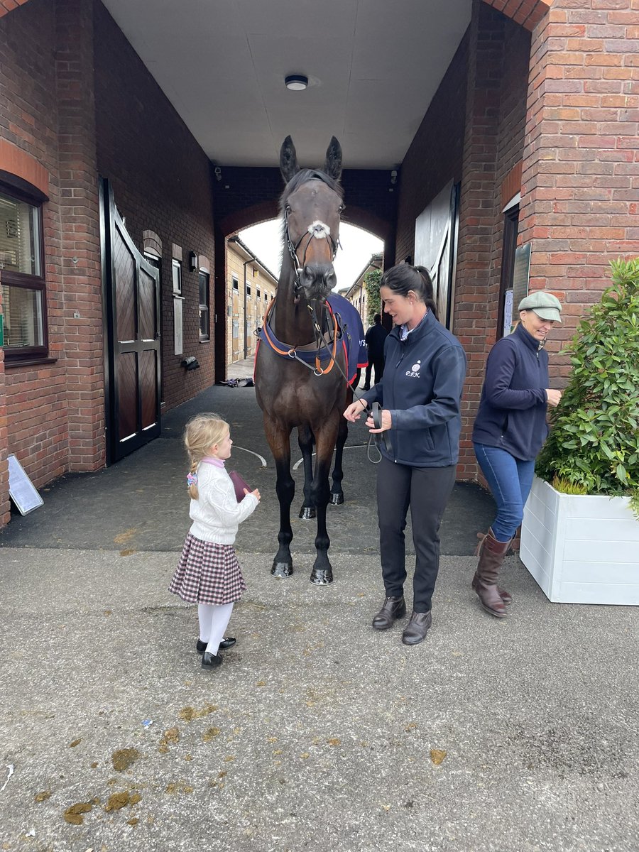 SHJones208's tweet photo. His biggest fans #Lalor #SmallTrainer stalking our old mate!! ❤️🐎

Congrats to @PFNicholls and connections for a great comeback run 👏🏼 https://t.co/yaUvMwwRtZ