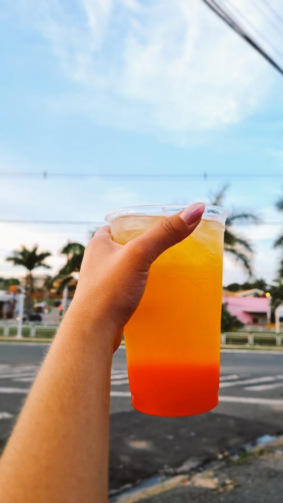 tchaysantome's tweet photo. Alguém com Tchay na mão, não quer guerra com ninguém 🥤🥤🥤

Sabadoouuu, hoje a partir das 17:00.

Vem curtir seu feriado prolongado na SantoMé 😋😋😋 https://t.co/b6xriA0kau