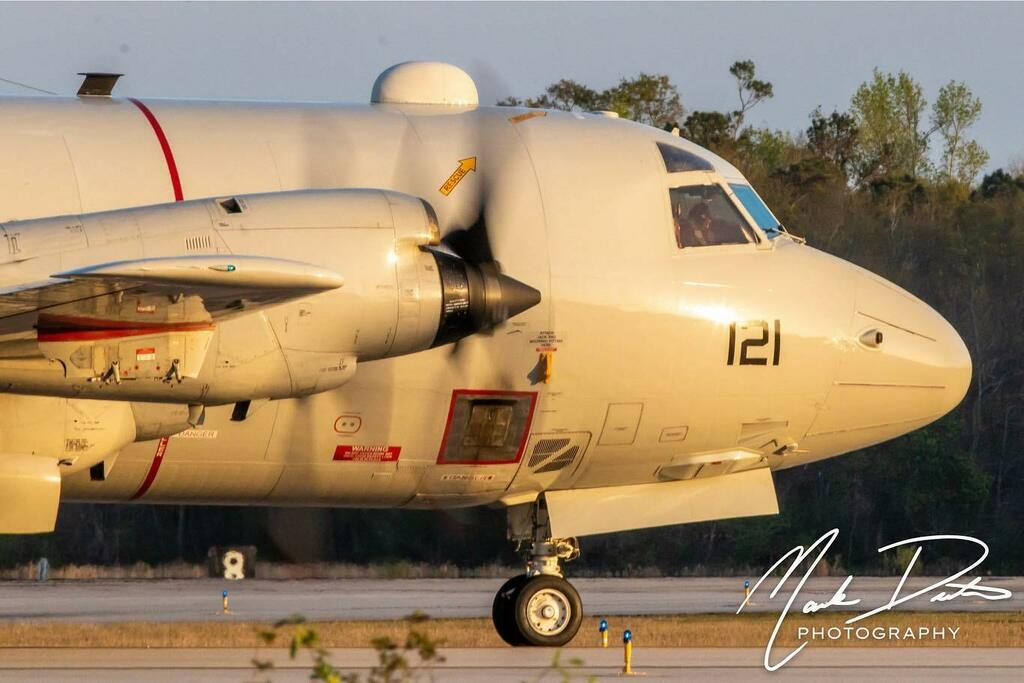 skyhawkheavy's tweet photo. US Navy P-3 Orion at BFM.  This aircraft is used for anti-submarine and maritime surveillance.  Becoming more of a rare find as it is slowly being faded out being one of the older airframes in the fleet and is being replaced by the P-8 Poseidon.  #lifein… https://t.co/WRTtBLFWTK https://t.co/5snZOSl33y
