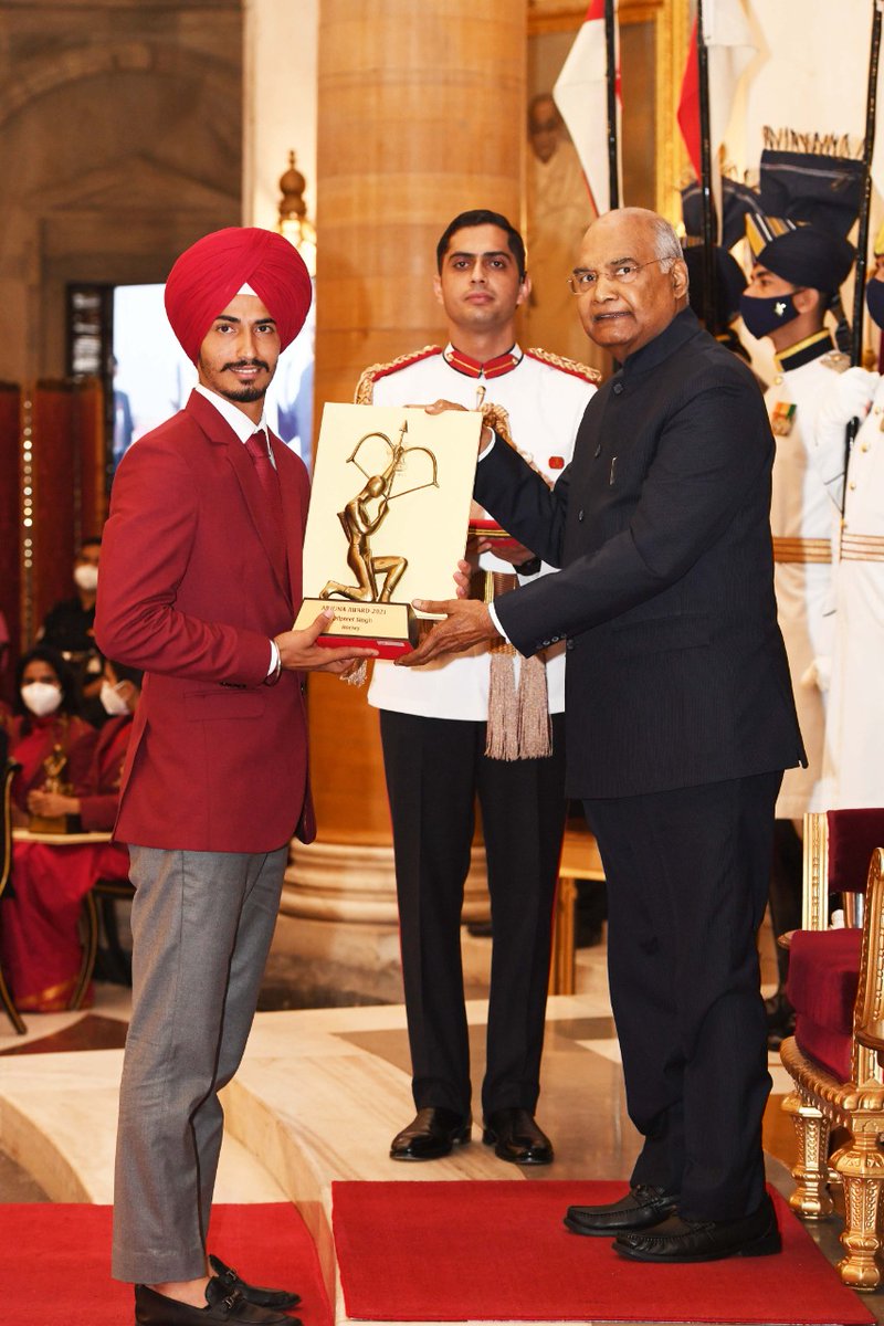 DirHR_iocl's tweet photo. Heartiest congratulations to IOCian Hockey stars &amp; Olympic Bronze winners @simranhockey, @hardiksingh008 &amp; Dilpreet Singh for the Arjuna Award. Also, congratulations IOCian Chess icon @chessgmkunte for Dhyan Chand Award for Lifetime Achievement.

Keep shining!

#ProudToBeAnIOCian https://t.co/IdOfgmUoPb