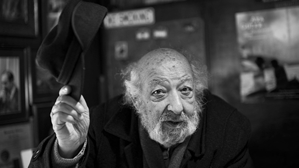 HergunYeniBilg's tweet photo. Ara Güler güzel özetlemiş; "Rastgele çekilen fotoğraflar daha güzel çıkar, tesadüfen tanışılan insanlarla daha mutlu oluruz, kıyıda köşede uyuya kalmak uykunun en keyiflisidir, plansız yapılan aktiviteler daha eğlencelidir. Kısacası her şeyin kendiliğinden olanı güzel." https://t.co/XFf6QA6eB8