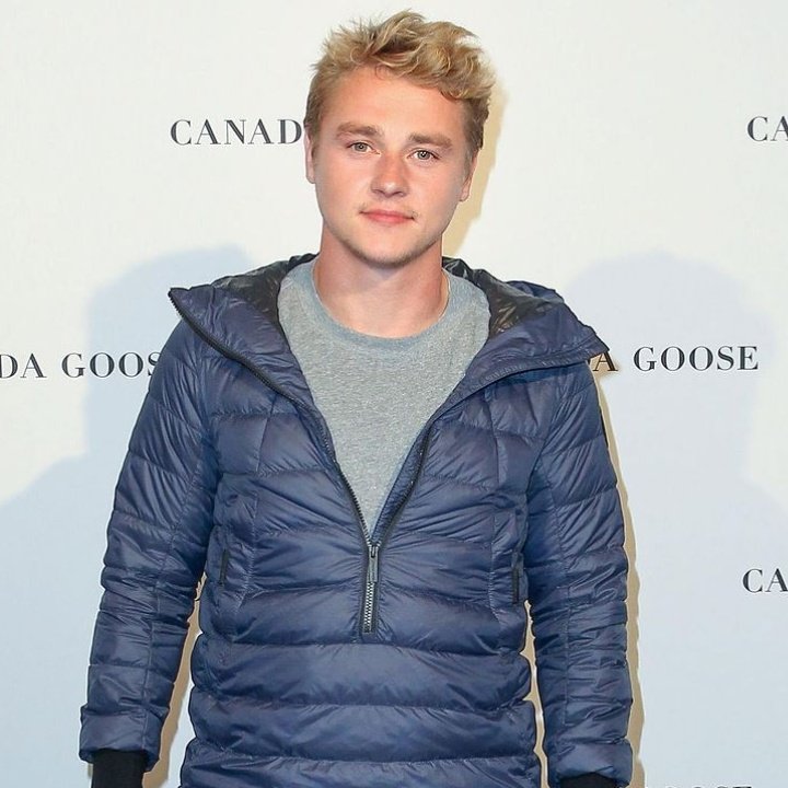 ben in a red carpet yesterday ♡