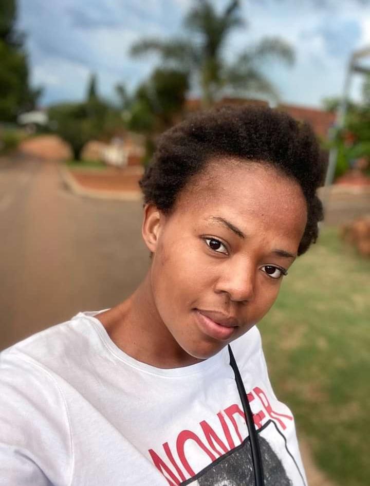 Hey guys please help us find our sister Sibongile Boitumelo Dlamini.... Last Seen On Monday Saying She's Going To Centurion. Last Seen Wearing White Top, Blazer & Blue Jeans. Please Retweet 🙏