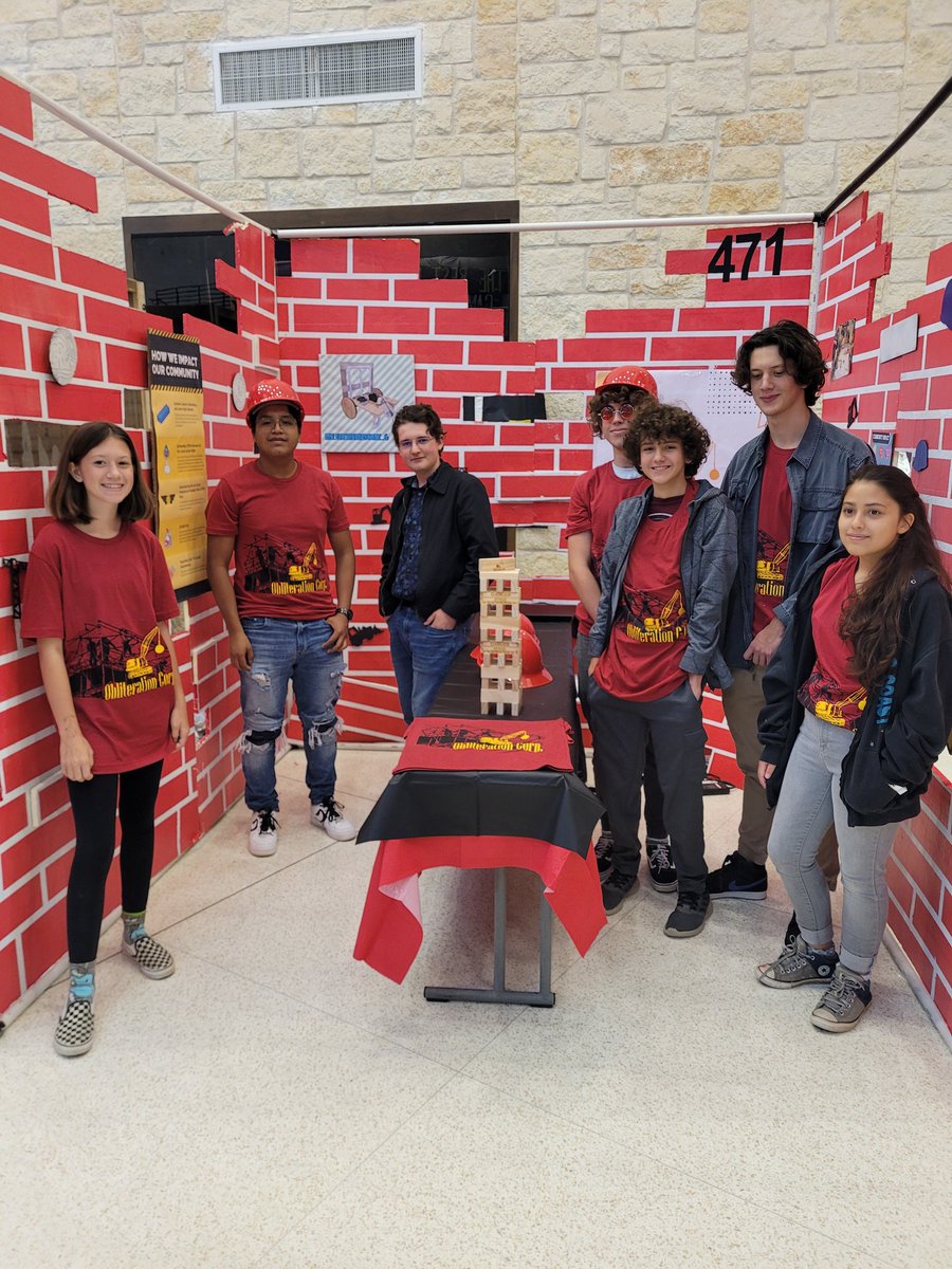 schmidt0831's tweet photo. @WimberleyHS #BESTrobotics Exhibit. https://t.co/T1O1wc989q