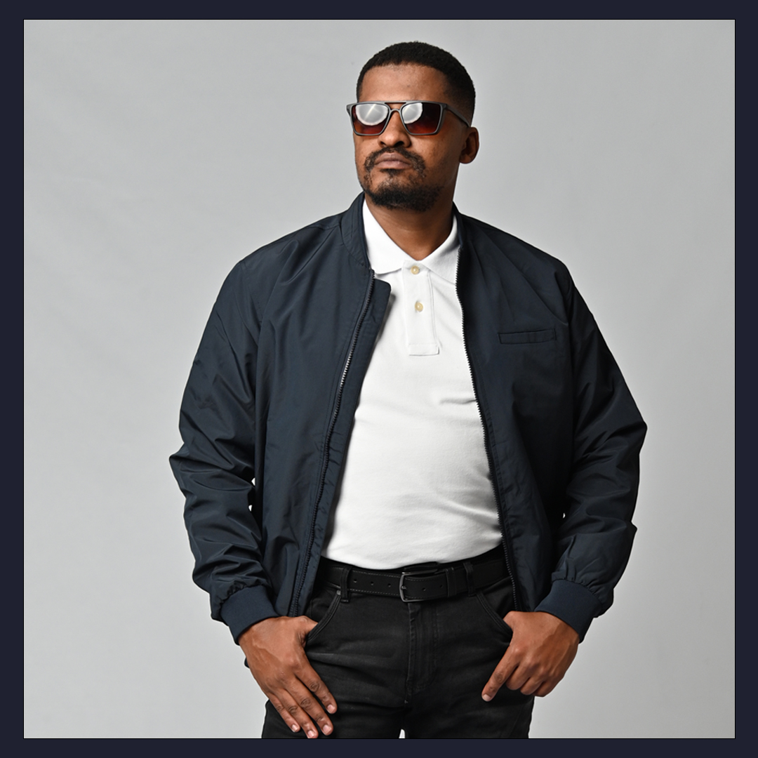 JohnCraigSA's tweet photo. Layer your outfit up with a Muratti Bomber jacket, it’s fashionable, and adds plenty of individuality to your relaxed look. Add another layer like a lightweight jersey for those more chilly evenings.

#Muratti #allseasonjacket #navyjacket #mensfashion #manathisbest https://t.co/ivTRmk21lG