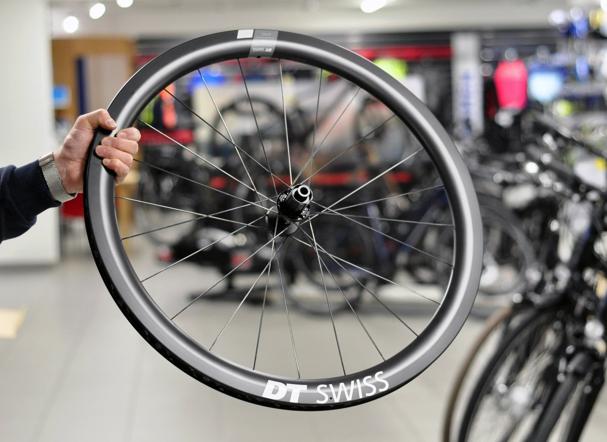 RullensMade's tweet photo. Snel💥en licht 🪶 Dat is de nieuwe DT Swiss ERC 1400 DICUT. Vanaf nu verkrijgbaar in onze winkel 😍 https://t.co/d2Ddntqs8E
#dtswiss #dtswisswheels #LSRF #rullensmade https://t.co/MNBPktU0hn