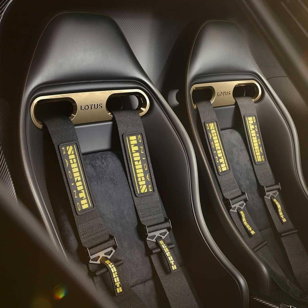 MotorShowme's tweet photo. Radford has revealed the Bespoke interior of its Lotus Type 62-2 mid-engine coupe, featuring both retro look and modern tech.
#Radford #LotusType62 #NewInterior #RetroLook #ModernTech #CarbonFiber #BlackAlcantara #Leather #MotorShowme https://t.co/UYVuKkchGg