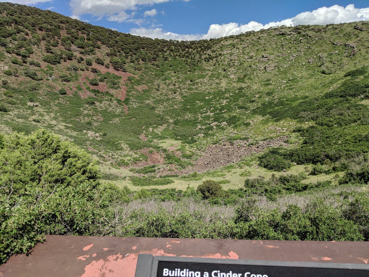 WhirledAnarchy's tweet photo. This doesn't look like much, but it's actually the cauldron of a now dormant volcano!
#WhirledAnarchy #CapulinVolcano https://t.co/MOtYOdO9pW