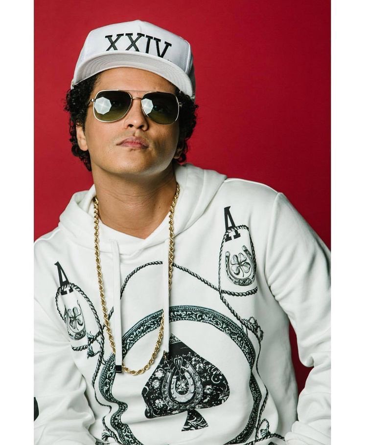 BRUNOARCHIVE's tweet photo. quote esse tweet com um momento do Bruno Mars que fez você pensar "Uau, ELE é tão bonito"

nós começamos com as quatro favoritas da adm https://t.co/01kQeQTR4P